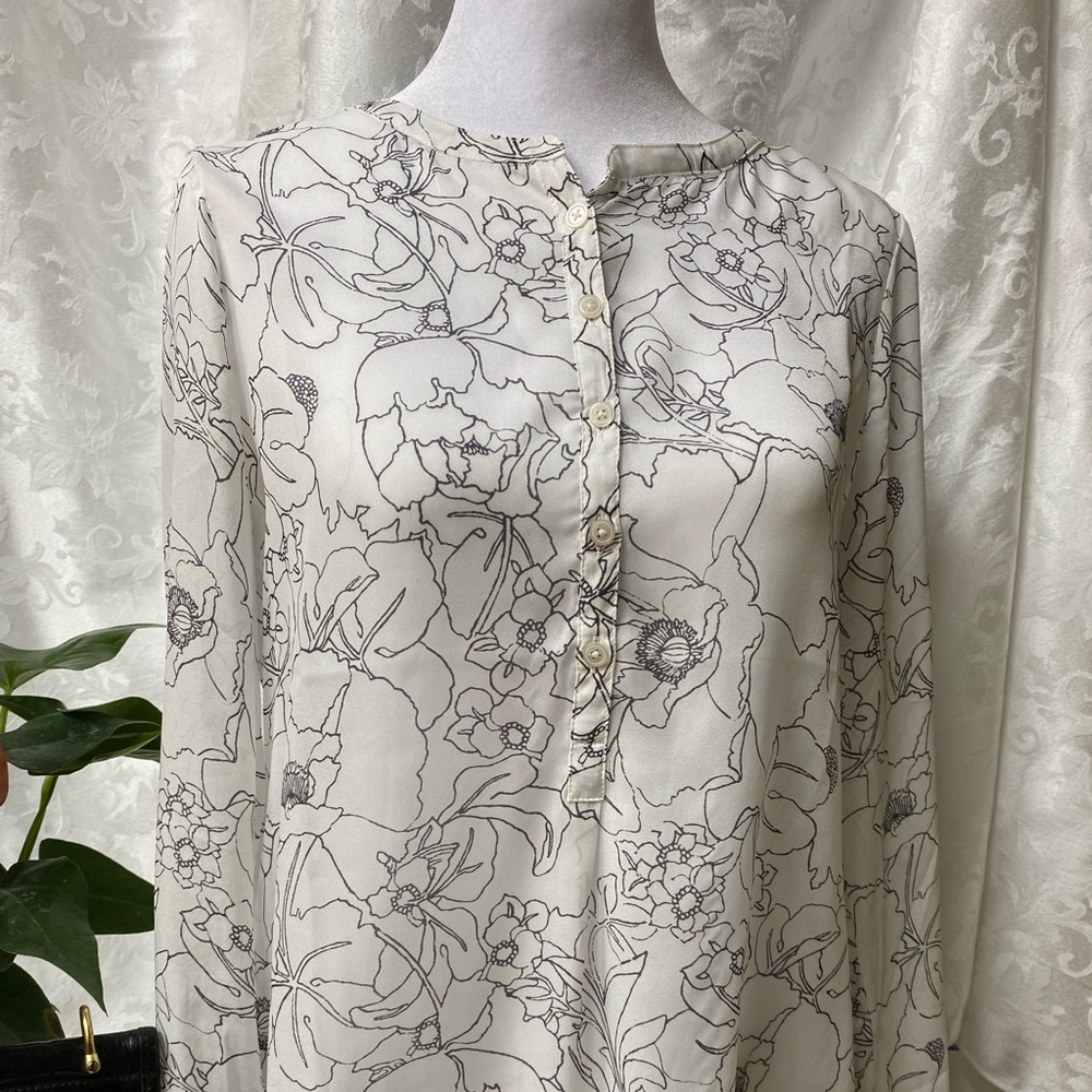 White & Black blouse from Loft Size S. Great condition